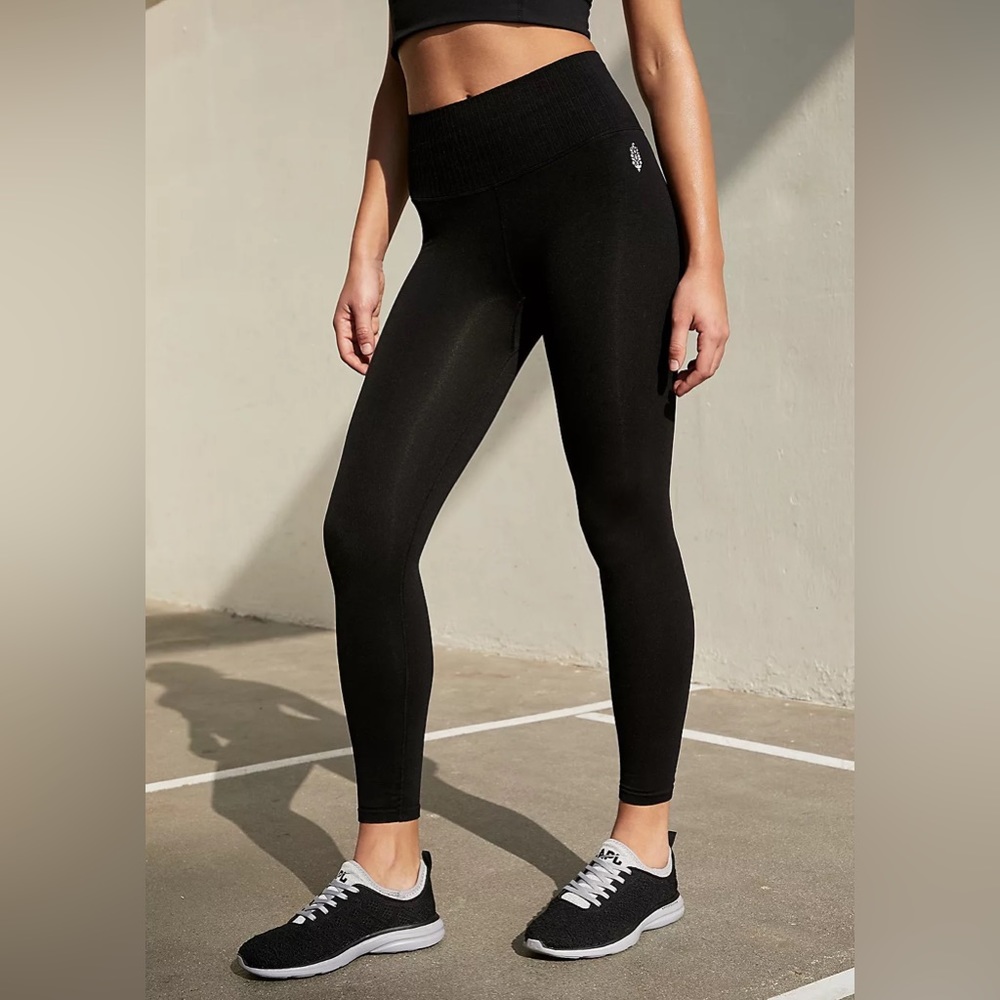 ✨NWOT Free People Movement Good Karma High Waist 7/8 Leggings in Solid Black